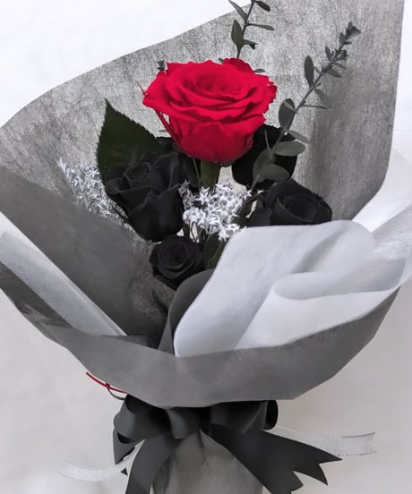 プリザーブドフラワー黒薔薇の魔法発動中シリーズ／大輪の赤い薔薇と黒薔薇の花束　love forever　永遠の愛