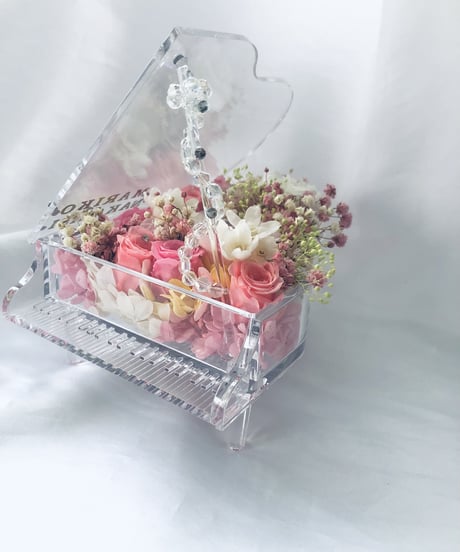 【プリザーブドフラワー／グランドピアノシリーズ】透明なグランドピアノとピンクの薔薇たちのスイートメモリーズ【リボンラッピング付き】
