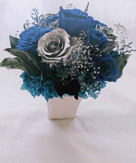 青い薔薇とシルバーローズアレンジ/プリザーブドフラワー夜空の輝き（フラワーケースリボンラッピング付き）