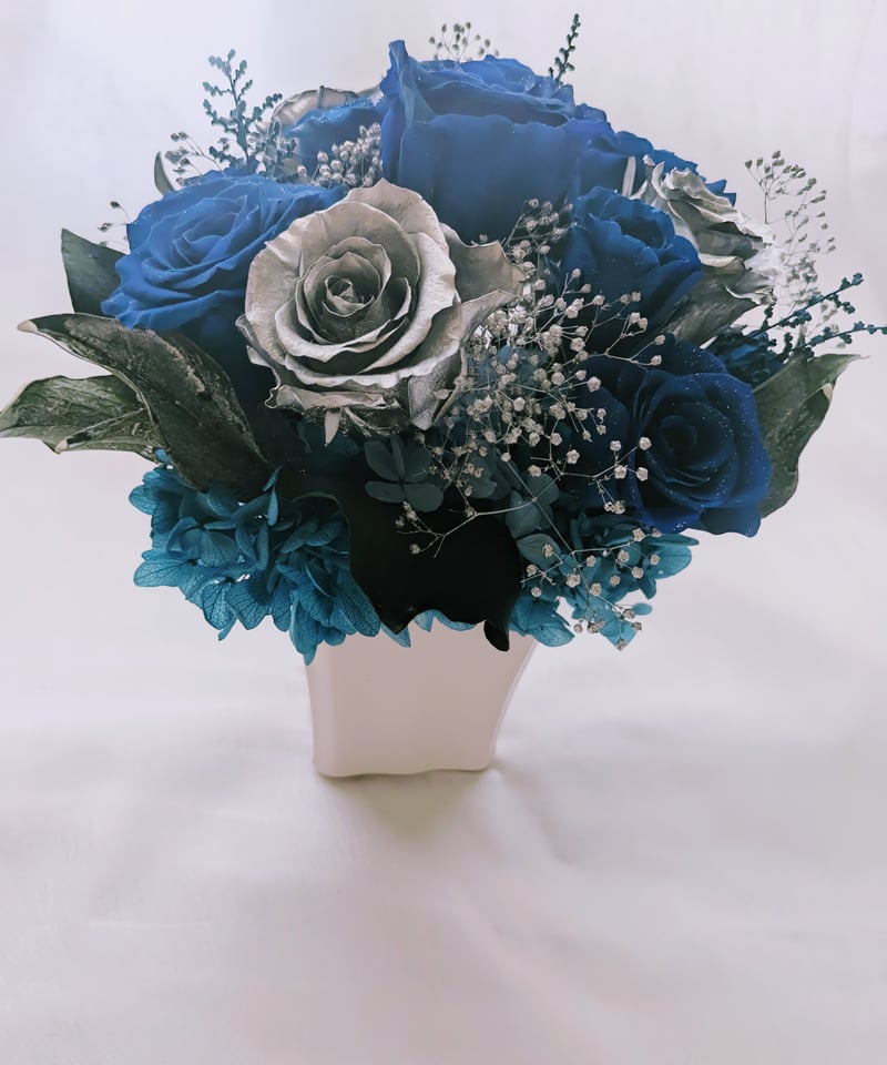 青い薔薇とシルバーローズアレンジ/プリザーブドフラワー夜空の輝き