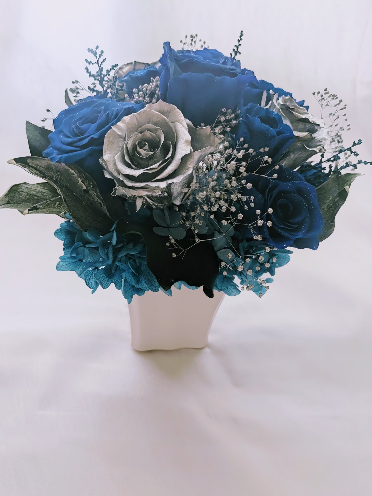 青い薔薇とシルバーローズアレンジ/プリザーブドフラワー夜空の輝き