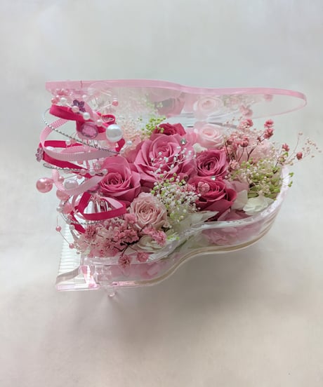 【プリザーブドフラワー／グランドピアノシリーズ】ピンクの薔薇と小花の透明のピアノが奏でる美しい旋律