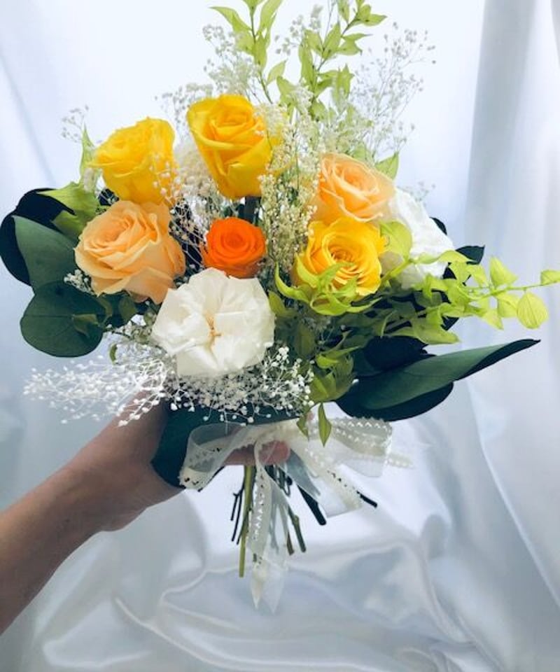 プリザーブドフラワー／黄色と白、オレンジローズとグリーンのクラッチ