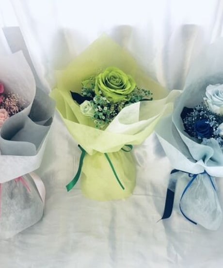 ベビーブルーローズとミニ薔薇とかすみ草のふんわり花束（プリザーブドフラワー）