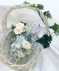 プリザーブドフラワーガラスの靴リングピローの花かごアレンジ