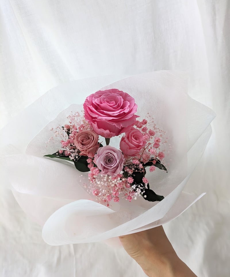 プリザーブドフラワー／大輪のピンクの薔薇とミニ薔薇とかすみ草の