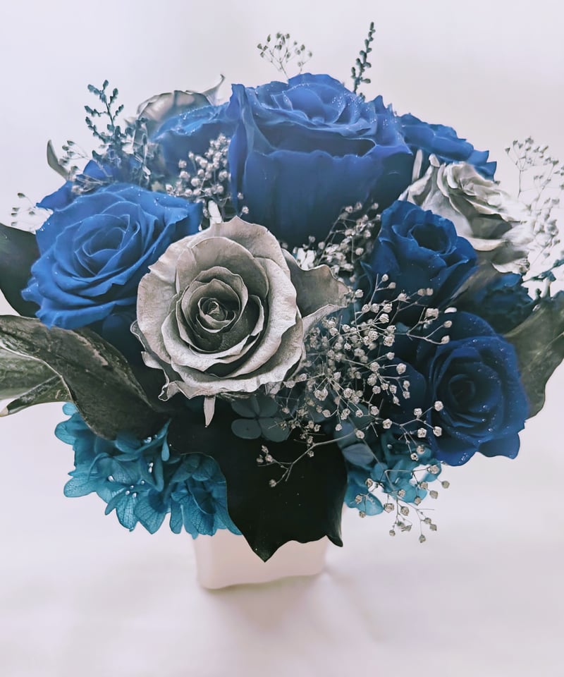 青い薔薇とシルバーローズアレンジ/プリザーブドフラワー夜空の