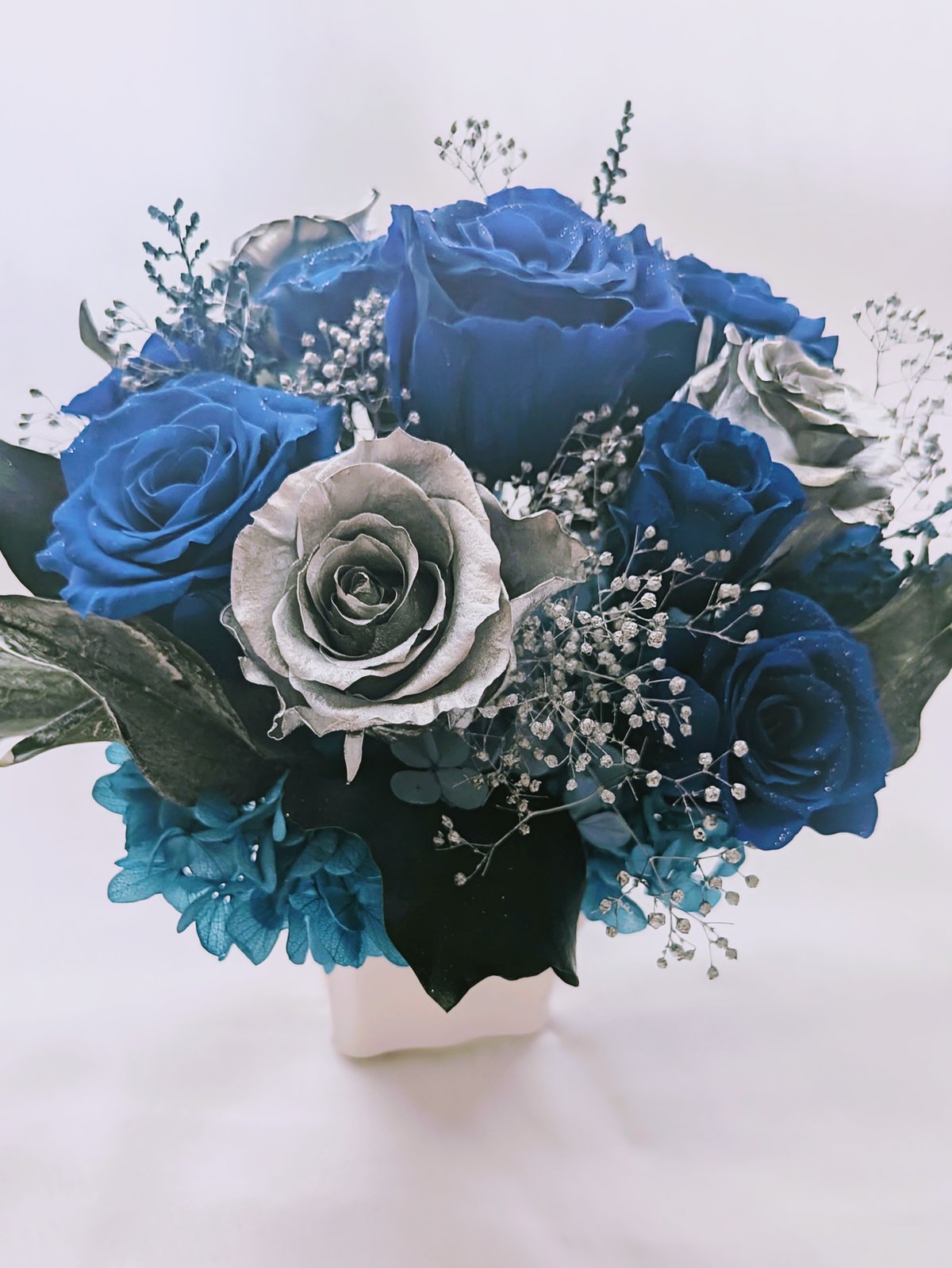 青い薔薇とシルバーローズアレンジ/プリザーブドフラワー夜空の輝き