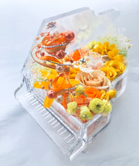 プリザーブドフラワー/ピアノアレンジ黄色の花と蝶々の明るい音（フラワーケースリボンラッピングつき）