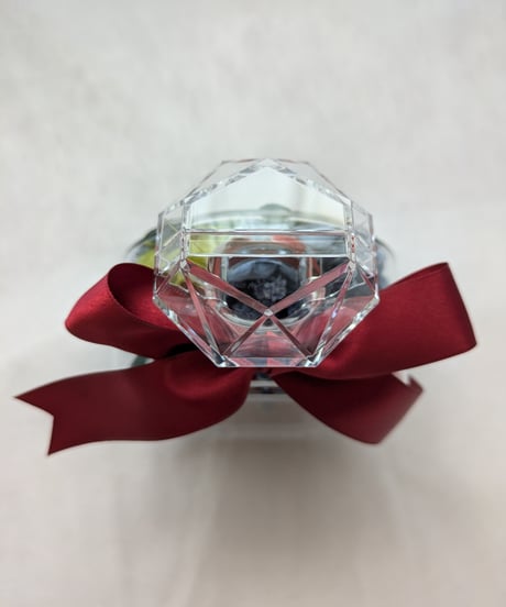プリザーブドフラワー／青と赤の薔薇が混ざり合う魔法の香水瓶アレンジ赤リボン