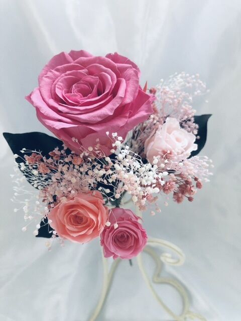 ピンクローズとミニ薔薇とかすみ草のふんわり花束（プリザーブド