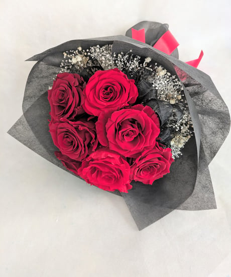 プリザーブドフラワー大輪の赤い薔薇花束11本／白いかすみ草の愛の贈り物