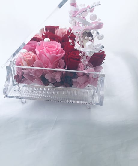 【プリザーブドフラワー／グランドピアノシリーズ】ピンクの薔薇と小花の美しい旋律【リボンラッピング付き】【お祝い 演奏会 音楽 ピアノ フラワーギフト】