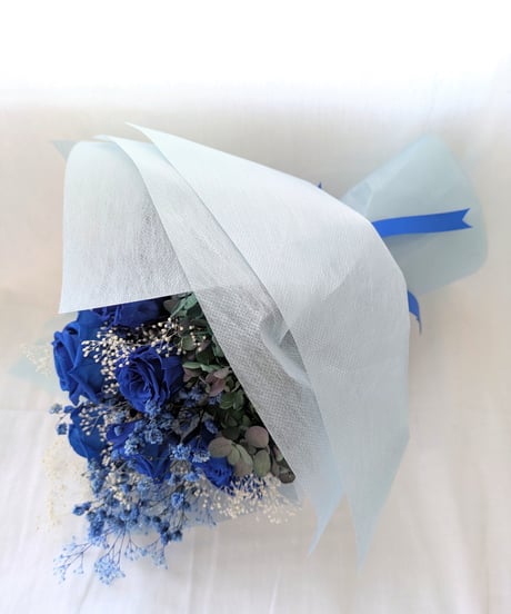 プリザーブドフラワーブルーローズとかすみ草の花束（花束ラッピング）