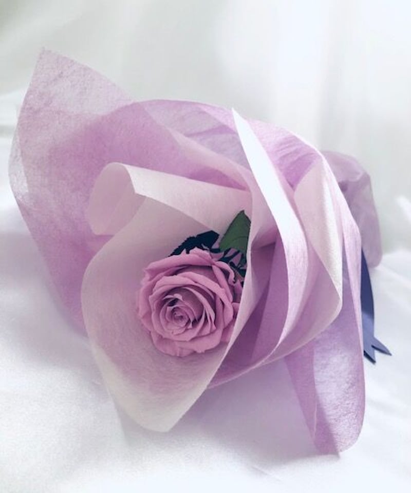 プリザーブドフラワー／紫の薔薇のふんわり一輪ラッピング】 | 世都華