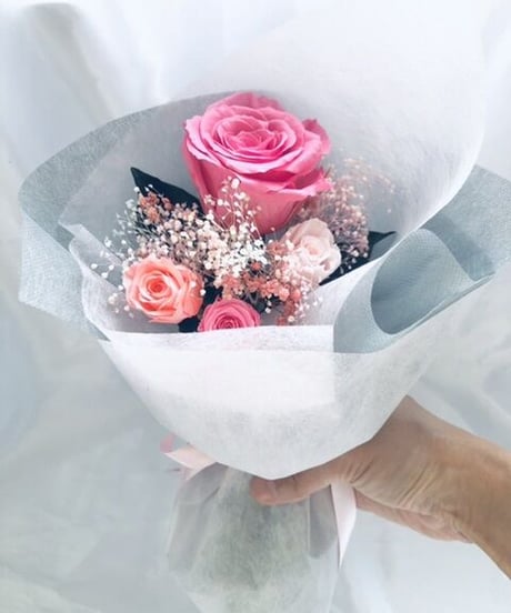 ピンクローズとミニ薔薇とかすみ草のふんわり花束（プリザーブドフラワー）