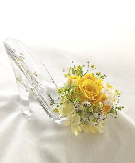 【プリザーブドフラワー／ガラスの靴シリーズ】陽気な黄色の花園で見つけた幸運の四葉のクローバー