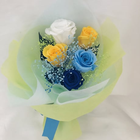 プリザーブドフラワー3色の薔薇とかすみ草の花束（花束ラッピングでお届け）