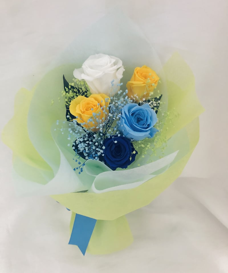 プリザーブドフラワー3色の薔薇とかすみ草の花束（花束ラッピングでお  