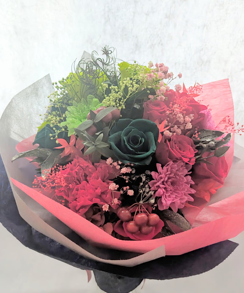 プリザーブドフラワー赤とグリーンローズと小花の花束／情熱と
