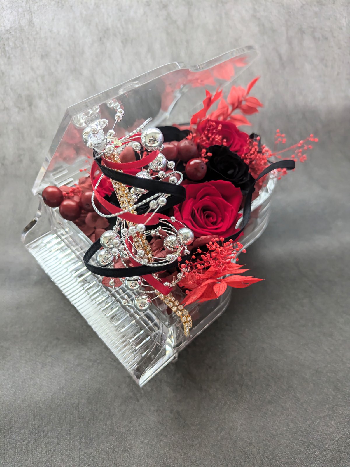 プリザーブドフラワー／グランドピアノシリーズ黒薔薇と赤薔薇の魔法