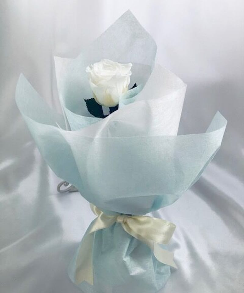 プリザーブドフラワー／白薔薇のふんわり一輪ラッピング】 | 世都華