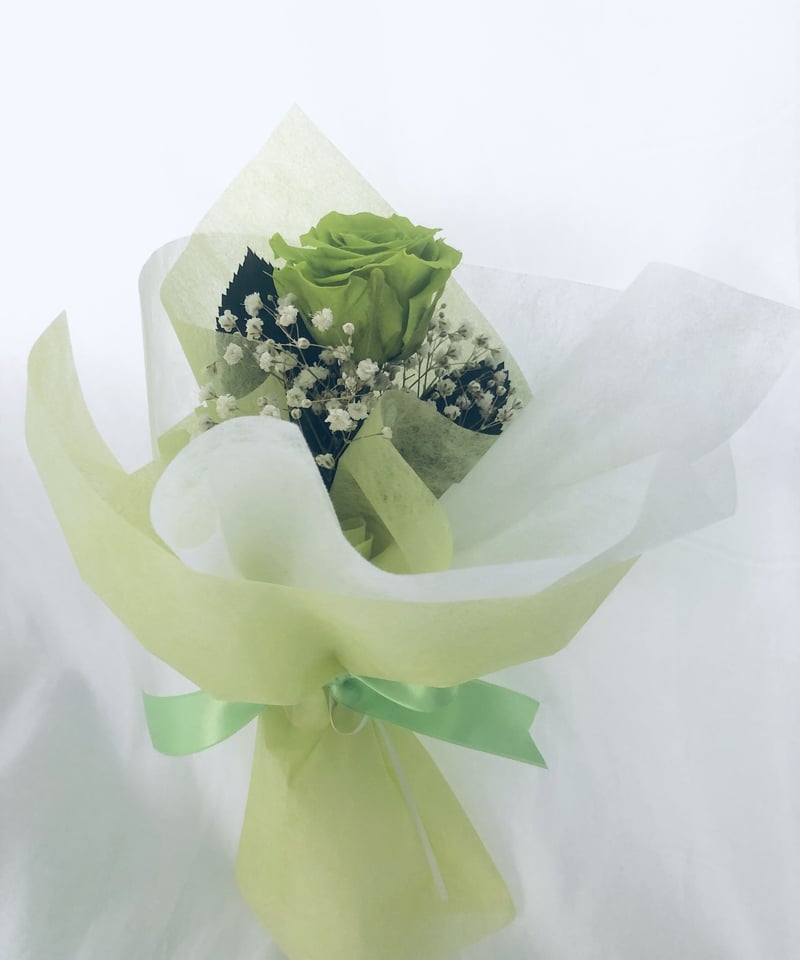 プリザーブドフラワー／緑の薔薇とカスミ草のふんわり一輪ラッピング