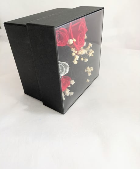 プリザーブドフラワー／フラワーボックス黒薔薇の魔法発動中3色ローズ