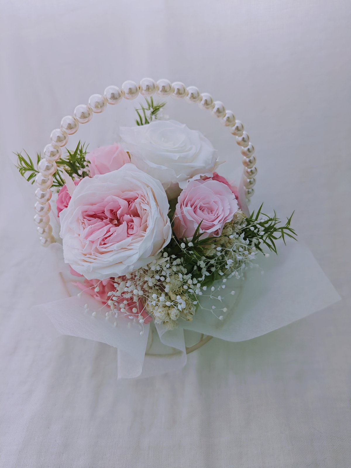ピンク＆白のプリザーブドフラワー ブーケ 白×ピンク×水色のバラのラウンドブーケ【プリザーブドフラワー
