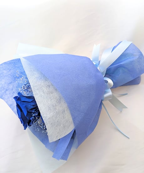 青い薔薇とミニ薔薇とかすみ草のふんわり花束（プリザーブドフラワー）