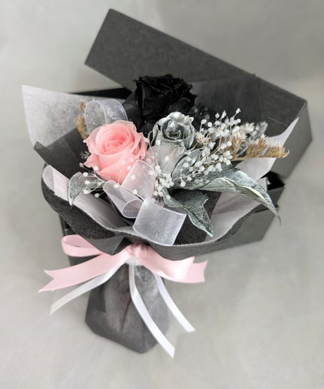 プリザーブドフラワー／花束ボックス／3色のミニ薔薇と小花のミニ花束 ベビーピンク