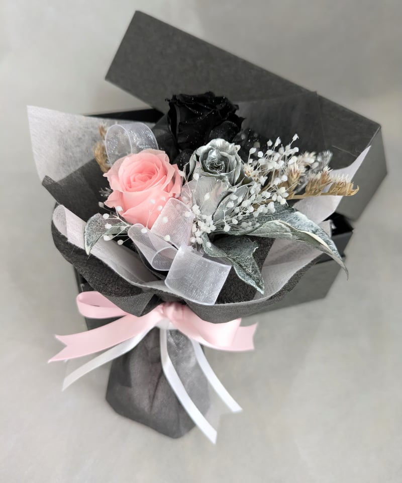 プリザーブドフラワー／花束ボックス／3色のミニ薔薇と小花のミニ花束