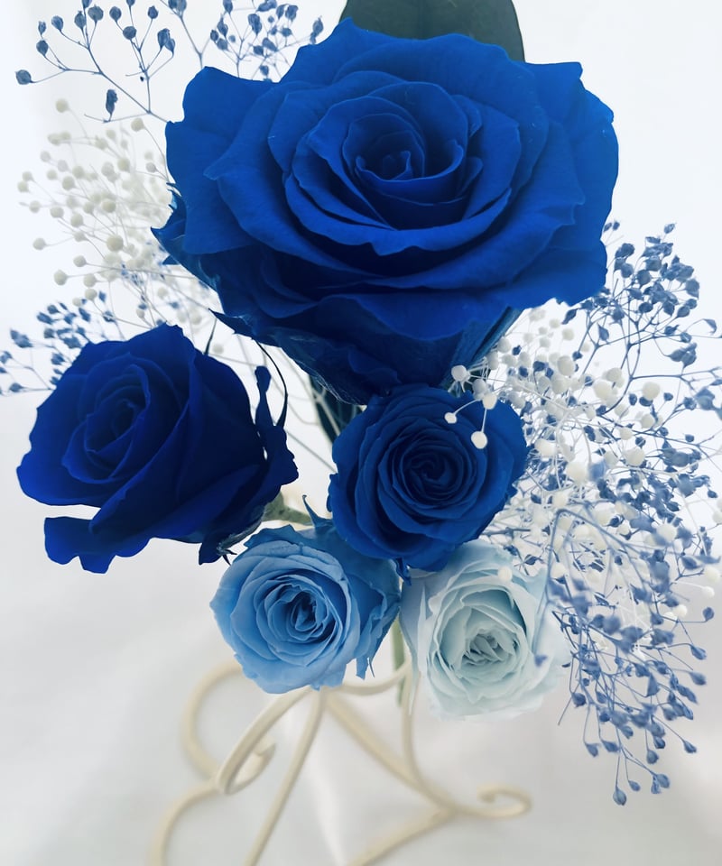プリザーブドフラワー/大輪ブルーローズとミニ薔薇とかすみ草の