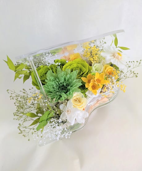 プリザーブドフラワー／グランドピアノアレンジ／緑の薔薇と小花たちの華やかな音色