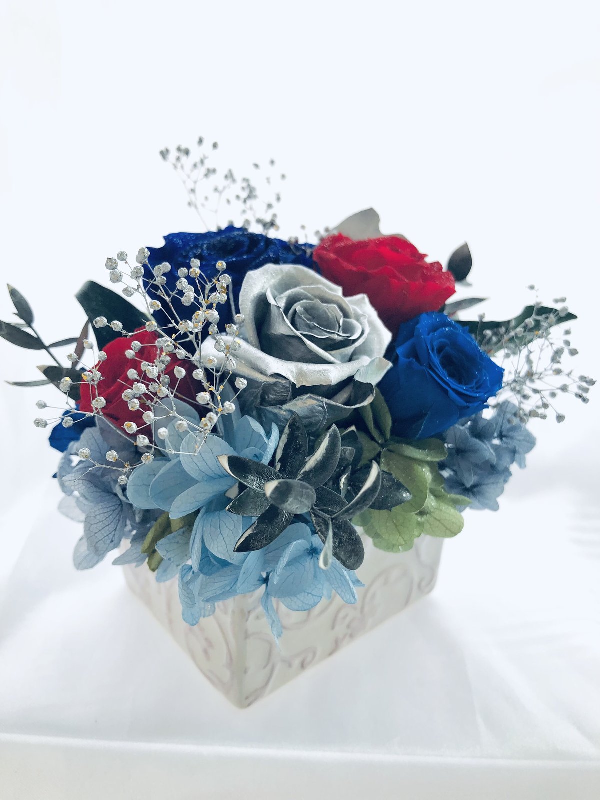 プリザーブドフラワー青と赤い薔薇にシルバーローズの魔法の枯れない