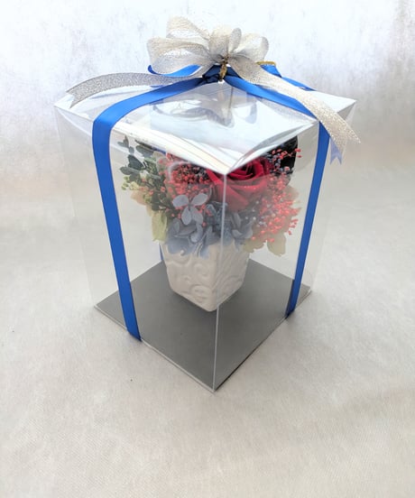 青と赤の薔薇と小花のプリザーブドフラワーアレンジギフト（フラワーケースリボンラッピング付き）