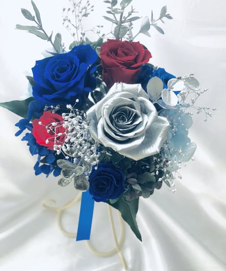 プリザーブドフラワー青と赤い薔薇にシルバーローズの魔法の枯れない花束【リボンラッピング付き】