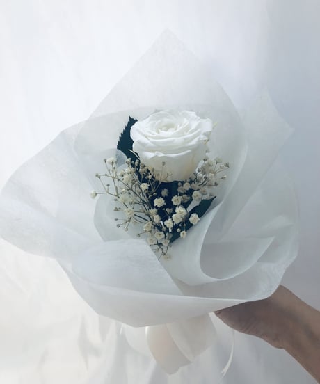 【プリザーブドフラワー／白薔薇とかすみ草のふんわり一輪ラッピング】