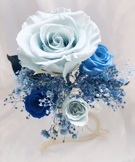 ベビーブルーローズとミニ薔薇とかすみ草のふんわり花束（プリザーブドフラワー）