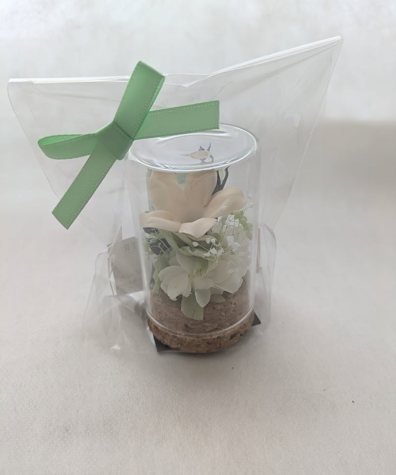 プリザーブドフラワー／クリーム色ジャスミンと小花のミニガラスボトル