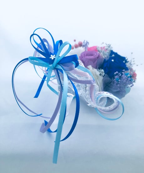 【プリザーブドフラワー／ガラスの靴ミニシリーズ】青い薔薇とミニ薔薇5輪の魔法の靴