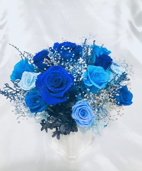 プリザーブドフラワー／星空に染まった青い薔薇の神秘と奇跡／ 陶器花器アレンジ／フラワーケース付き