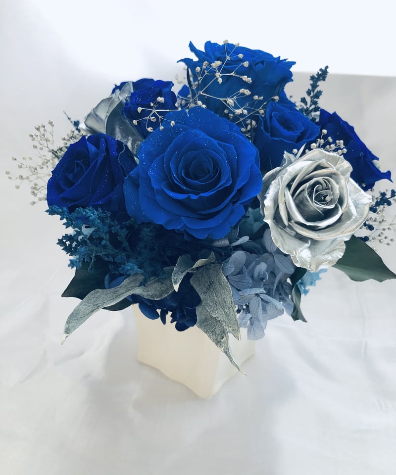 品質一番の 青い薔薇とシルバーローズアレンジ/プリザーブドフラワー夜空の 花束・アレンジメント