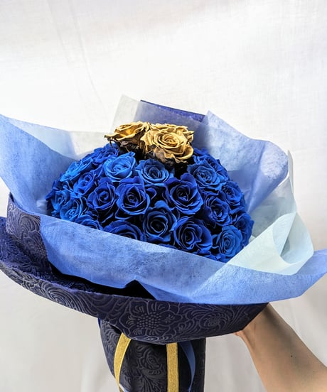 青薔薇とゴールドローズの50輪花束/プリザーブドフラワー奇跡の祝福/花束ラッピング