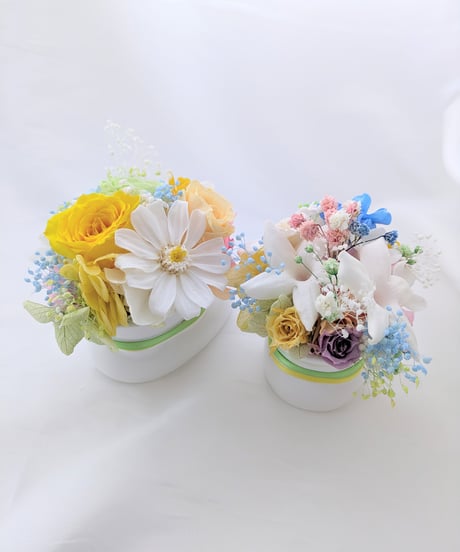 【ベビーシューズアレンジ／赤ちゃんの吐息プリザーブドフラワー／フラワーケースにリボンラッピング付き】