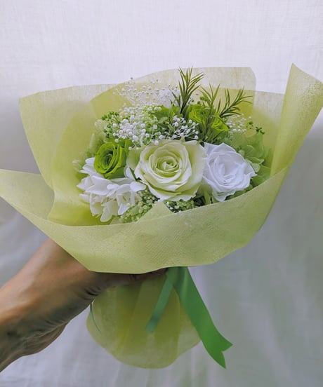 プリザーブドフラワー／薔薇と小花のふんわり枯れない花束ホワイトグリーン／記念日お祝い