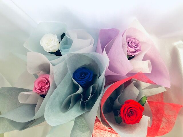プリザーブドフラワー／白薔薇のふんわり一輪ラッピング】 | 世都華