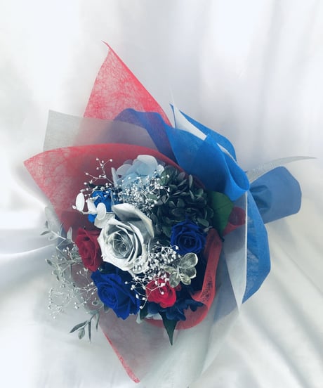 プリザーブドフラワー青と赤い薔薇にシルバーローズの魔法の枯れない花束【リボンラッピング付き】