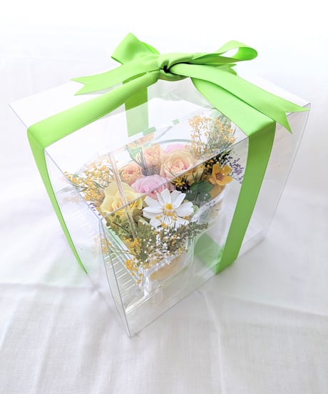 プリザーブドフラワーピアノアレンジ／小花と薔薇と四ツ葉のクローバーの優しい音色（フラワーケース付き）