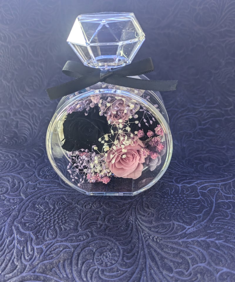 プリザーブドフラワー黒薔薇の魔法発動中シリーズ／薔薇とかすみ草の